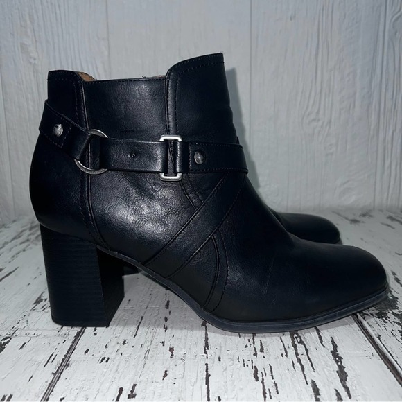 Natural Soul Shoes - Natural Soul Sz 11M block heel short black boot. GREAT condition with one flaw.